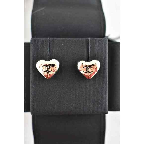 Chanel 22C Heart Shape Gold Black CC Interlocking Logo Statement Stud Earrings - Picture 4 of 12
